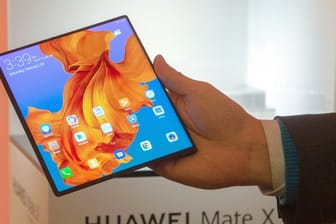 Das zu einem Tablet aufgeklappbare Smartphone Mate X von Huawei wurde am Rande der Messe Mobile World Congress vorgeführt.