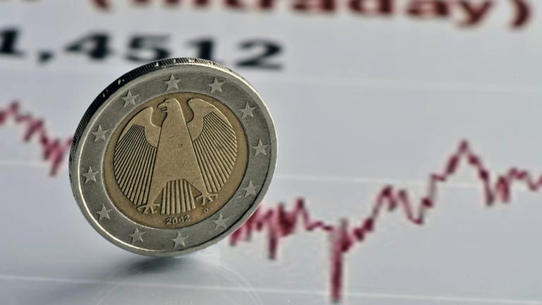 Euromünze: Die Einführung des Euro soll Deutschland einen Wohlstandsgewinn von knapp 1,9 Billionen Euro ermöglicht haben.