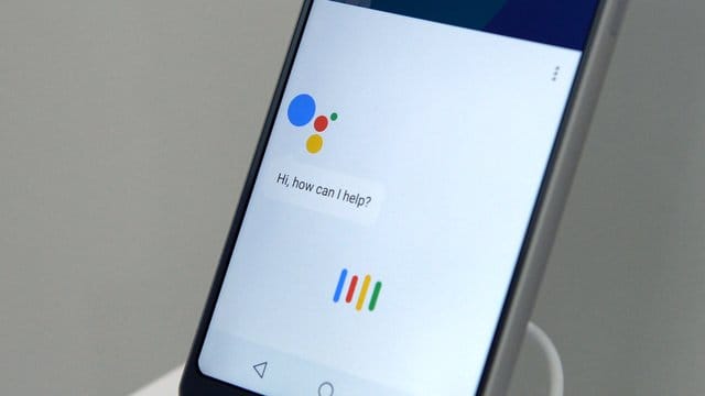 Der Sprach-Assistent "Google Assistant" auf einem LG-Smartphone.