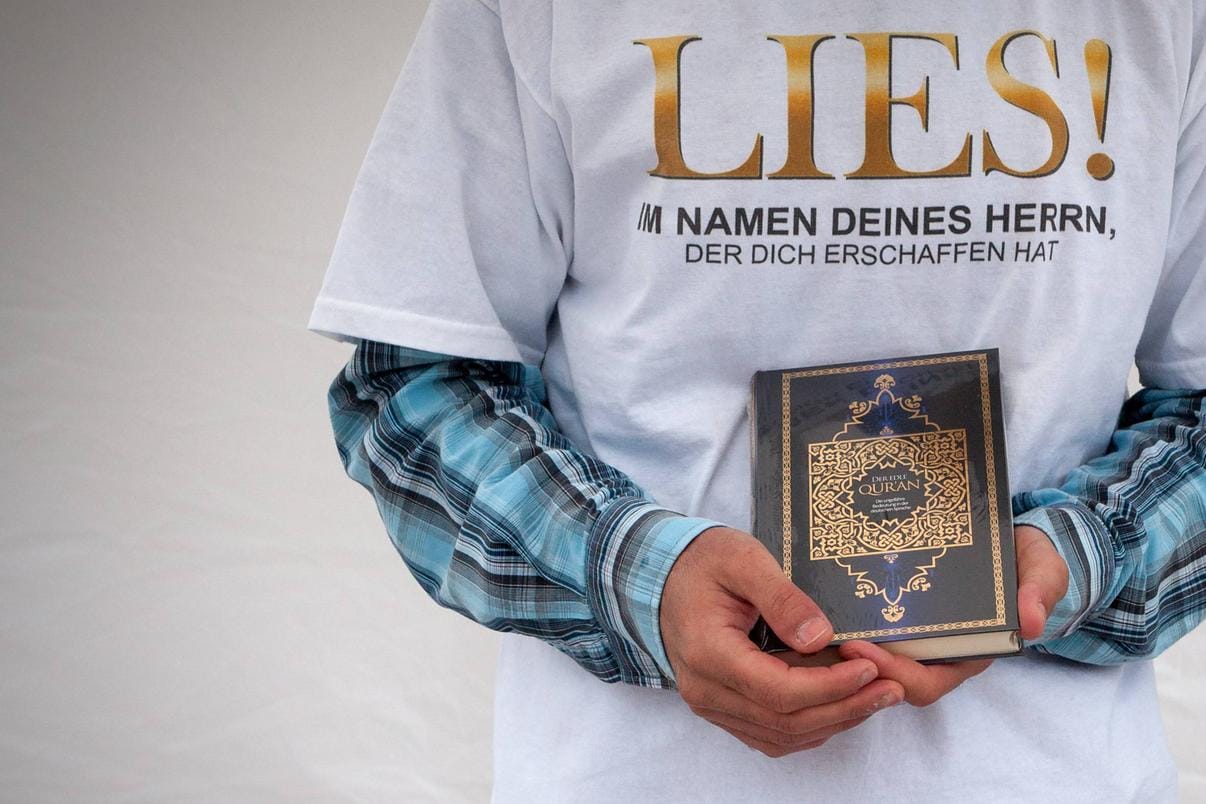 Damals in jeder Innenstadt, heute verboten: Die "Lies!"-Bewegung missionierte für den Salafismus – und richtete sich gegen die Verfassung, befand das Innenministerium.