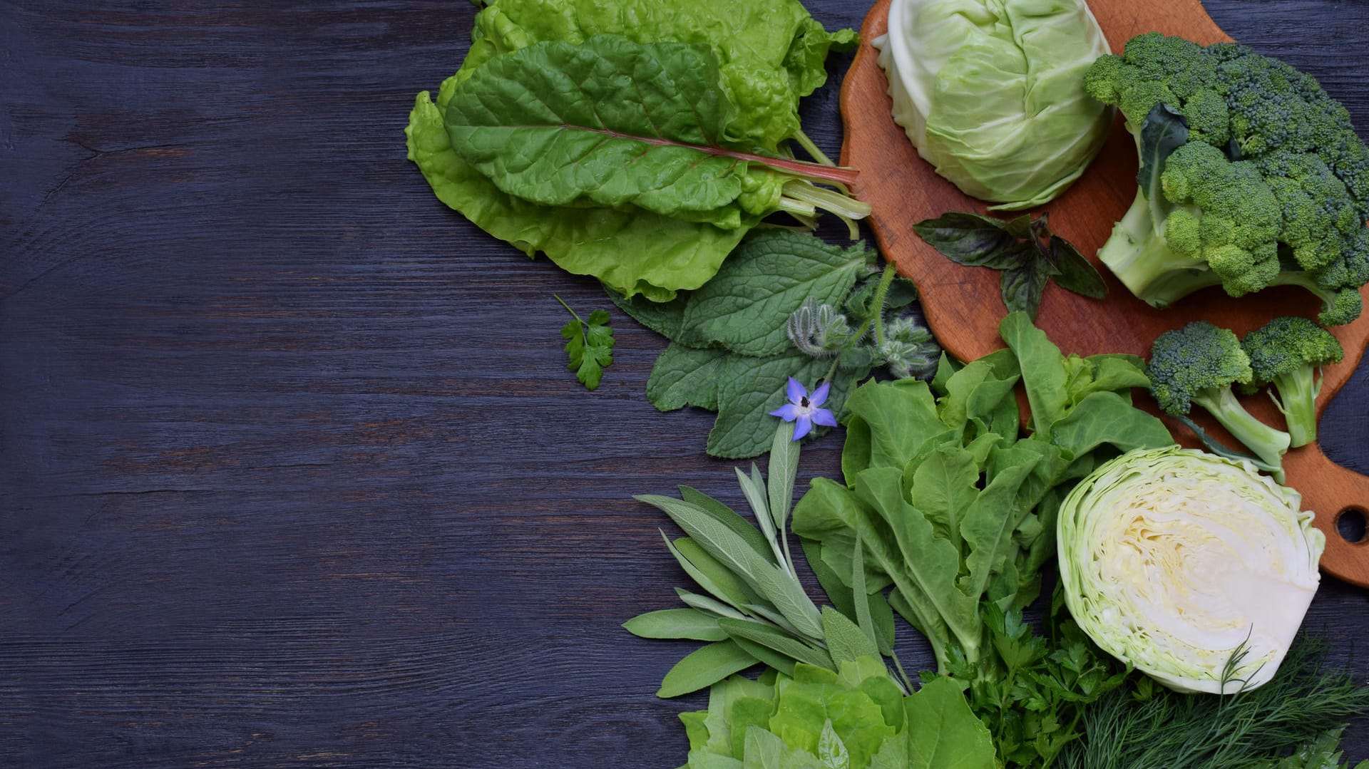 Pollenallergiker sollten viele grüne Gemüsesorten wie Broccoli, Spinat und Mangold auf ihren Speiseplan setzen.