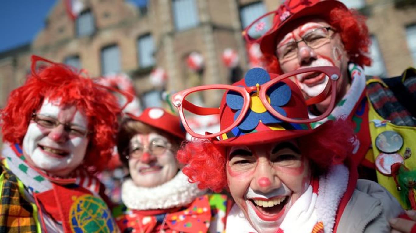 Clowns in Düsseldorf an Rosenmontag