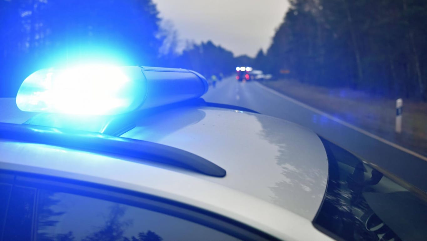 Polizeieinsatz in Thüringen (Symbolbild): Nach einem Streit hat in Pößneck ein Rentner einen weiteren erstochen.