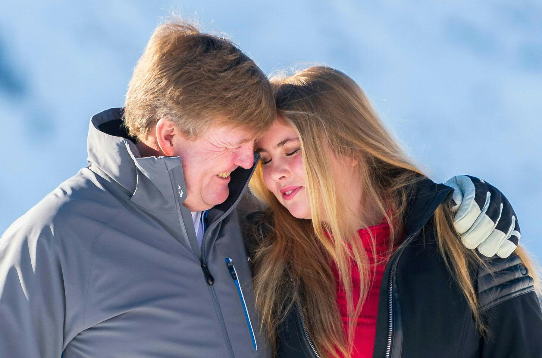 König Willem-Alexander der Niederlande und seine Tochter Amalia: Die beiden sind gerade im Skiurlaub in Lech.