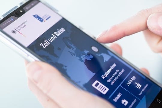 Damit Urlauber den Überblick behalten können, welche Menge eines Produktes sie zollfrei einführen dürfen, hat das Bundesfinanzministerium die App "Zoll und Reise" entwickelt.