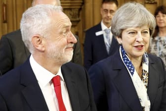 Jeremy Corbyn und die britische Premierministerin Theresa May.