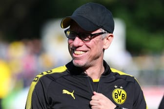 Peter Stöger während seiner Zeit als BVB-Trainer: Heuert der Österreicher in England an?