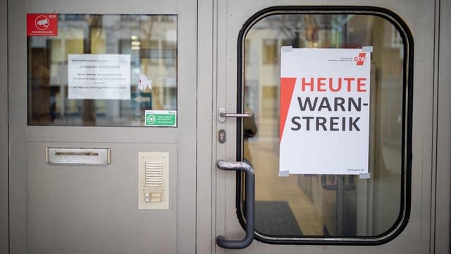 "Heute Warnstreik": Wenn Kitas und Schulen geschlossen bleiben, müssen Eltern die Kinderbetreuung organisieren.