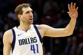 Dirk Nowitzki: Die NBA-Legende wurde in seinem 1500. Spiel vom gegnerischen Coach geehrt.