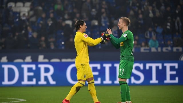 Oscar Wendt (r) ist vertraglich nun noch länger an Mönchengladbach gebunden. Oscar Wendt (r) ist vertraglich nun noch länger an Mönchengladbach gebunden.
