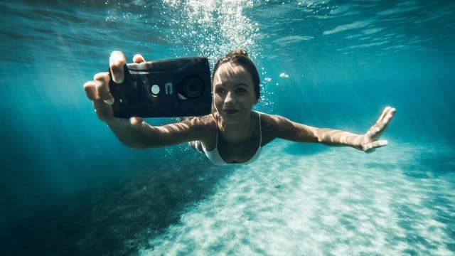 Smartphone und Actioncam in einem ist das Trekker X4 von Crosscall.
