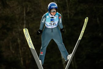 Carina Vogt und die deutschen Skisprung-Damen kämpfen um eine Medaille.