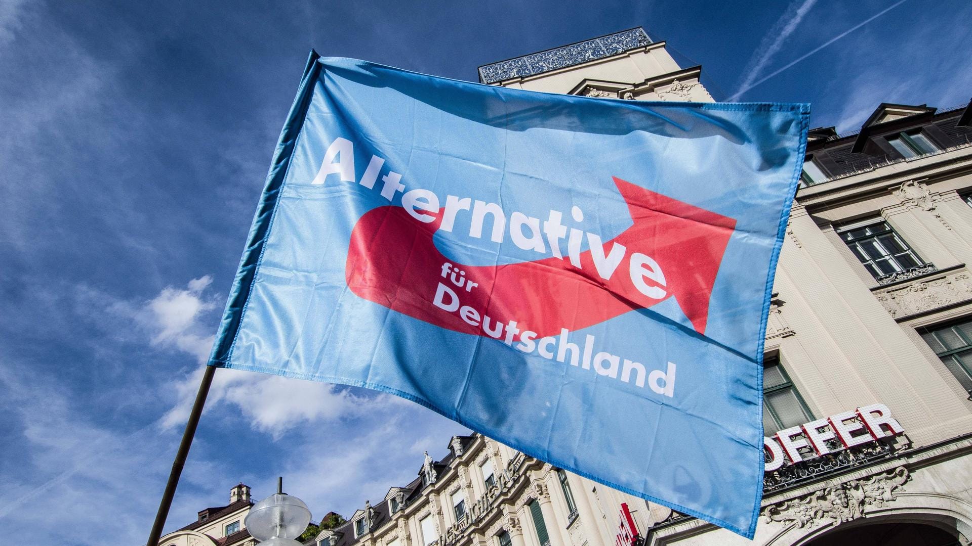 Der Verfassungsschutz darf die AfD einstweilen nicht als Prüffall bezeichnen.