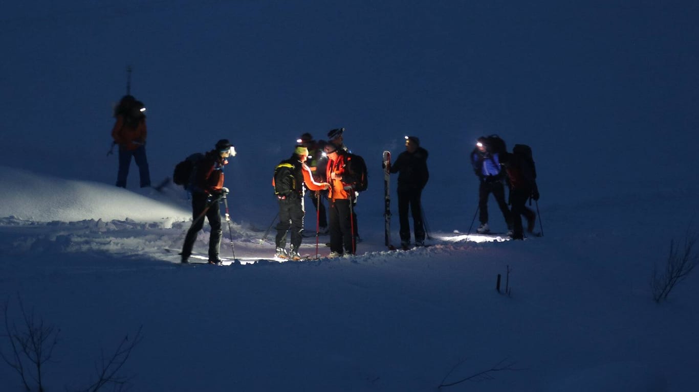 Bergrettung in Österreich bei Nacht: Die Bergrettung und die Feuerwehr suchten den Mann stundenlang.
