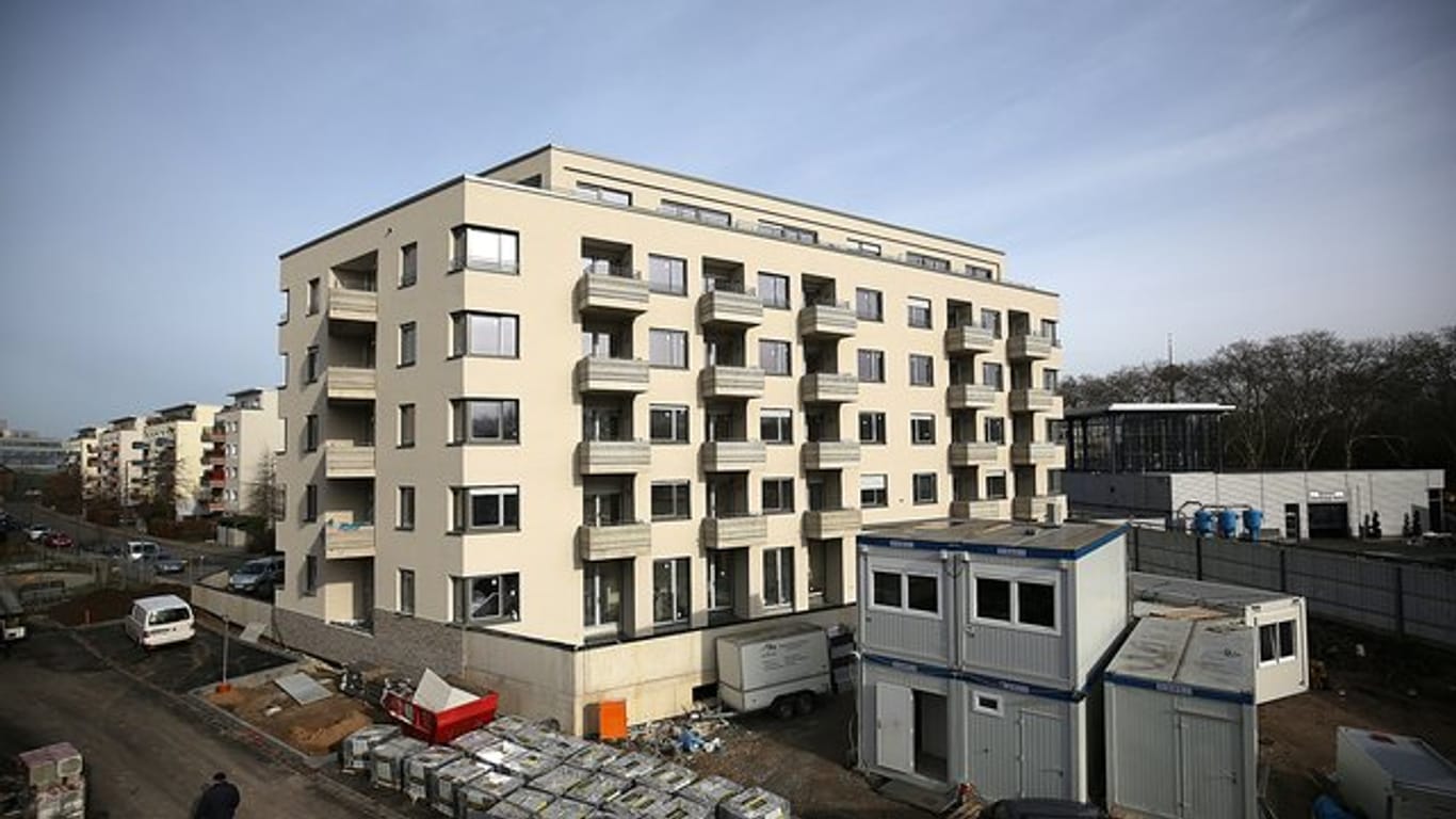 Das Deutsche Roten Kreuz baut für seine Mitarbeiter ein Wohnhaus in Köln.