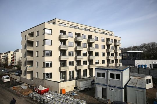 Das Deutsche Roten Kreuz baut für seine Mitarbeiter ein Wohnhaus in Köln.