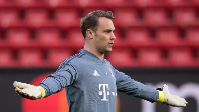 Torwart Manuel Neuer liegt derzeit mit einem Infekt flach.