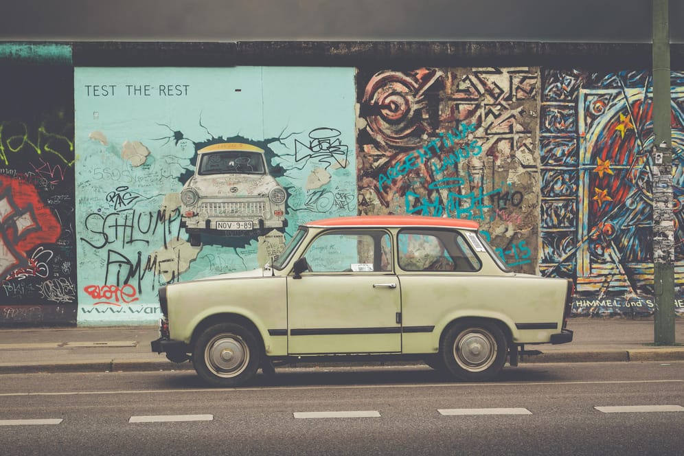 East Side Gallery mit Trabant