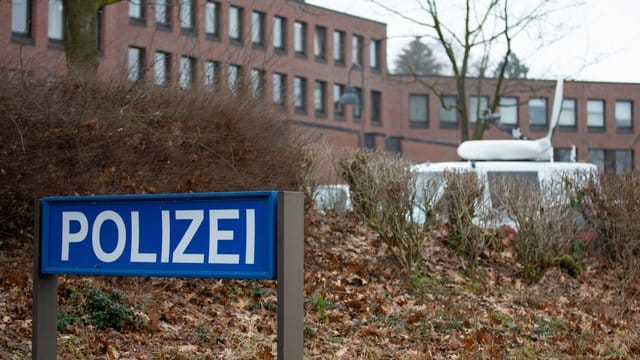 Im Skandal um verschwundene Beweisstücke zum Kindesmissbrauchs in Lügde muss ein weiterer ranghoher Polizist seinen Posten räumen.