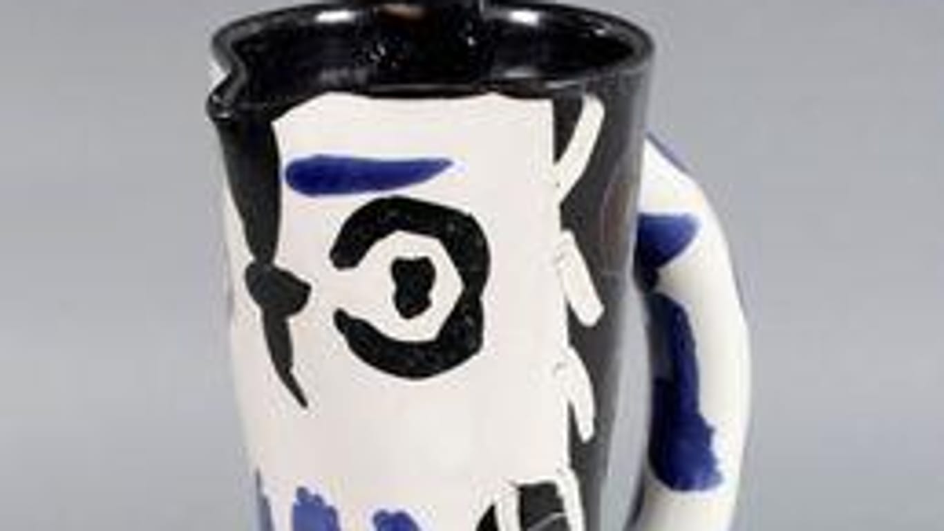 Keramikkrug von Pablo Picasso mit dem Motiv "Le Hibou" (Die Eule): Beim Umsteigen vergaß der Mann im Zug eine große Einkaufstasche mit dem Krug.