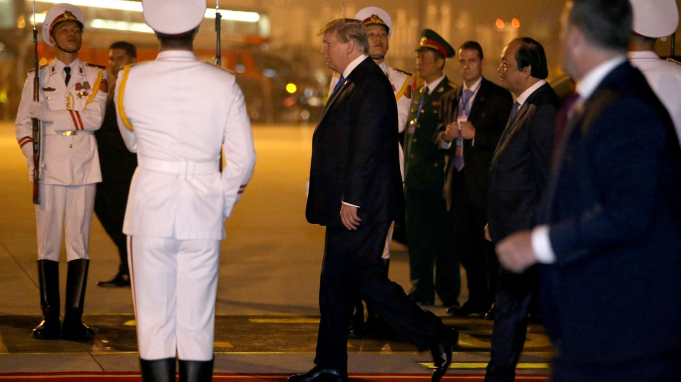 Trump bei der Ankunft in Hanoi.