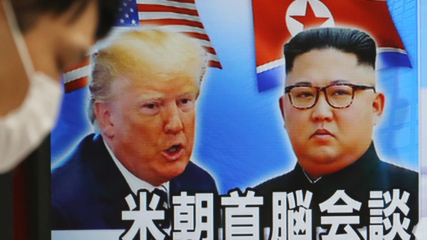 Donald Trump und Kim Jong Un: Ein japanischer TV-Sender berichtet über den Gipfel in Vietnam.