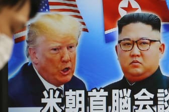 Donald Trump und Kim Jong Un: Ein japanischer TV-Sender berichtet über den Gipfel in Vietnam.