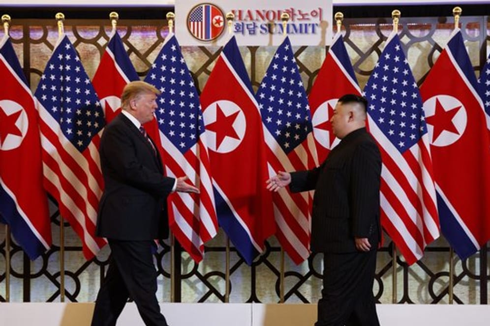 Acht Monate nach dem Gipfel in Singapur nun der zweite Teil der Trump&Kim-Show.