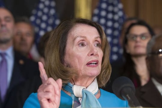 Nancy Pelosi, Vorsitzende des Abgeordnetenhauses, spricht auf dem Capitol Hill.