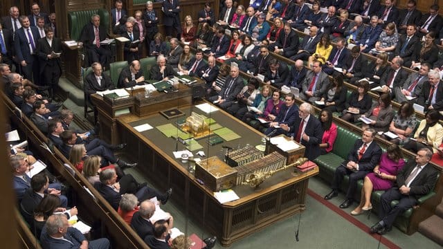 Jeremy Corbyn gestikuliert im britischen Unterhaus. Jeremy Corbyn gestikuliert im britischen Unterhaus.