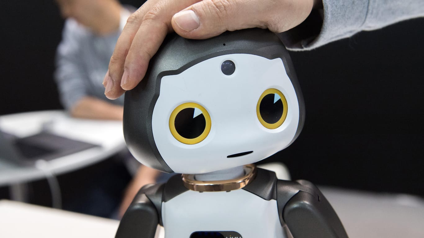 Zum Kuscheln und als Nanny: Humanoide Roboter auf dem MWC