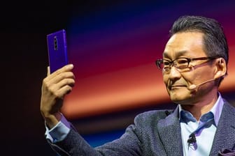 "Wir bleiben im Smartphone-Markt engagiert", sagte der Chef der Mobilfunk-Sparte des Konzerns, Mitsuya Kishida, der dpa auf dem Mobile World Congress in Barcelona.