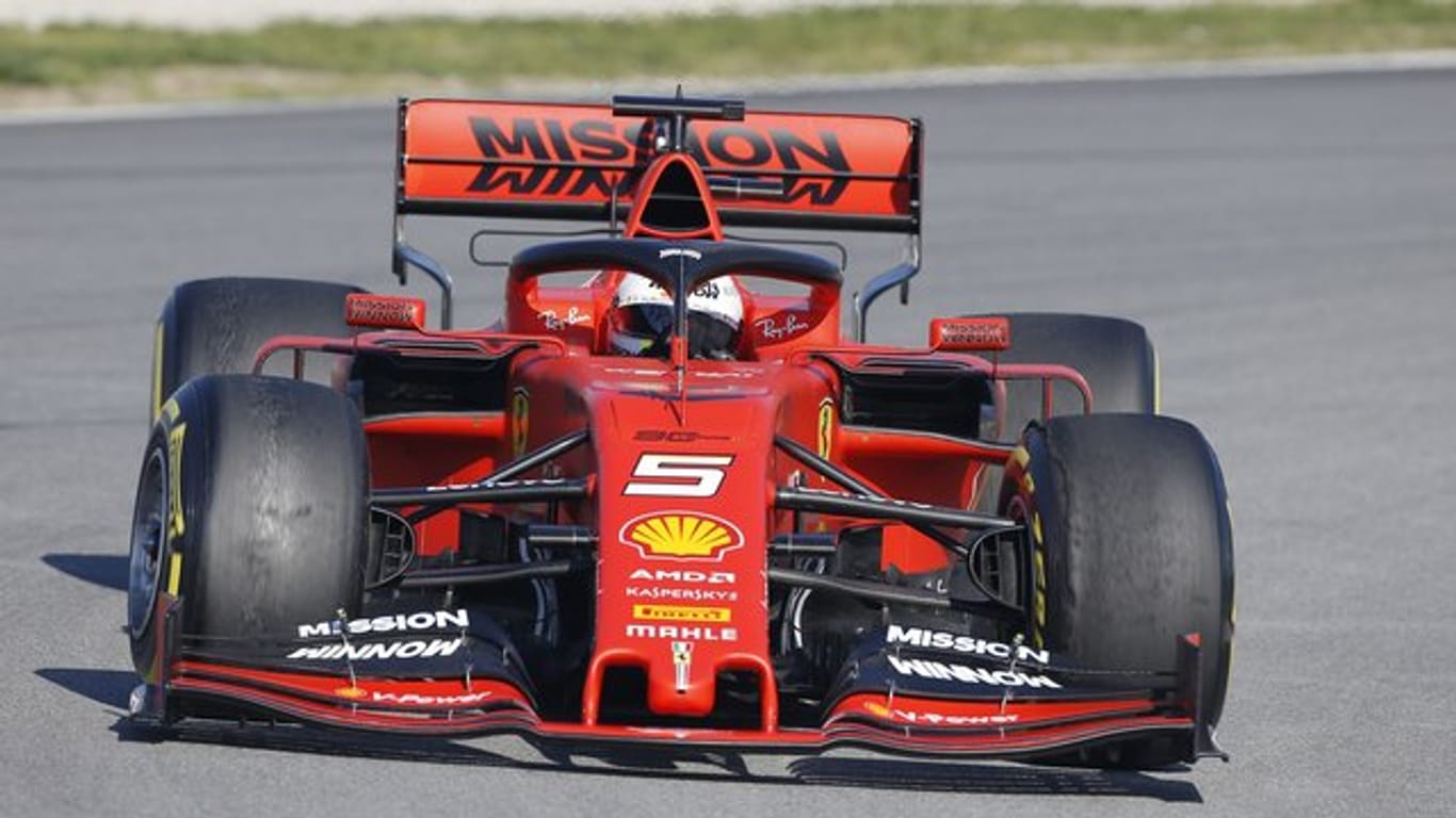 Sebastian Vettel verursachte mit seinem Ferrari einen Unfall.