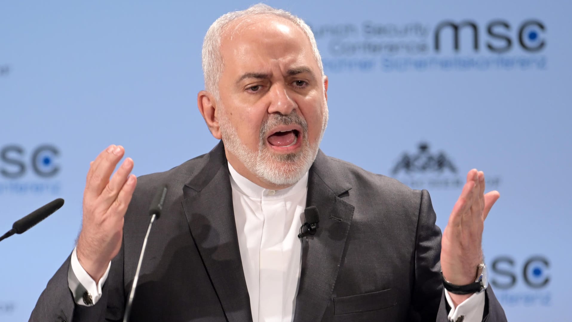 Mohamed Dschawad Sarif: Zwei Tage nach seinem Rücktritt macht der hochrangige Diplomat nun doch als Außenminister des Irans weiter. Mohamed Dschawad Sarif: Zwei Tage nach seinem Rücktritt macht der hochrangige Diplomat nun doch als Außenminister des Irans weiter.