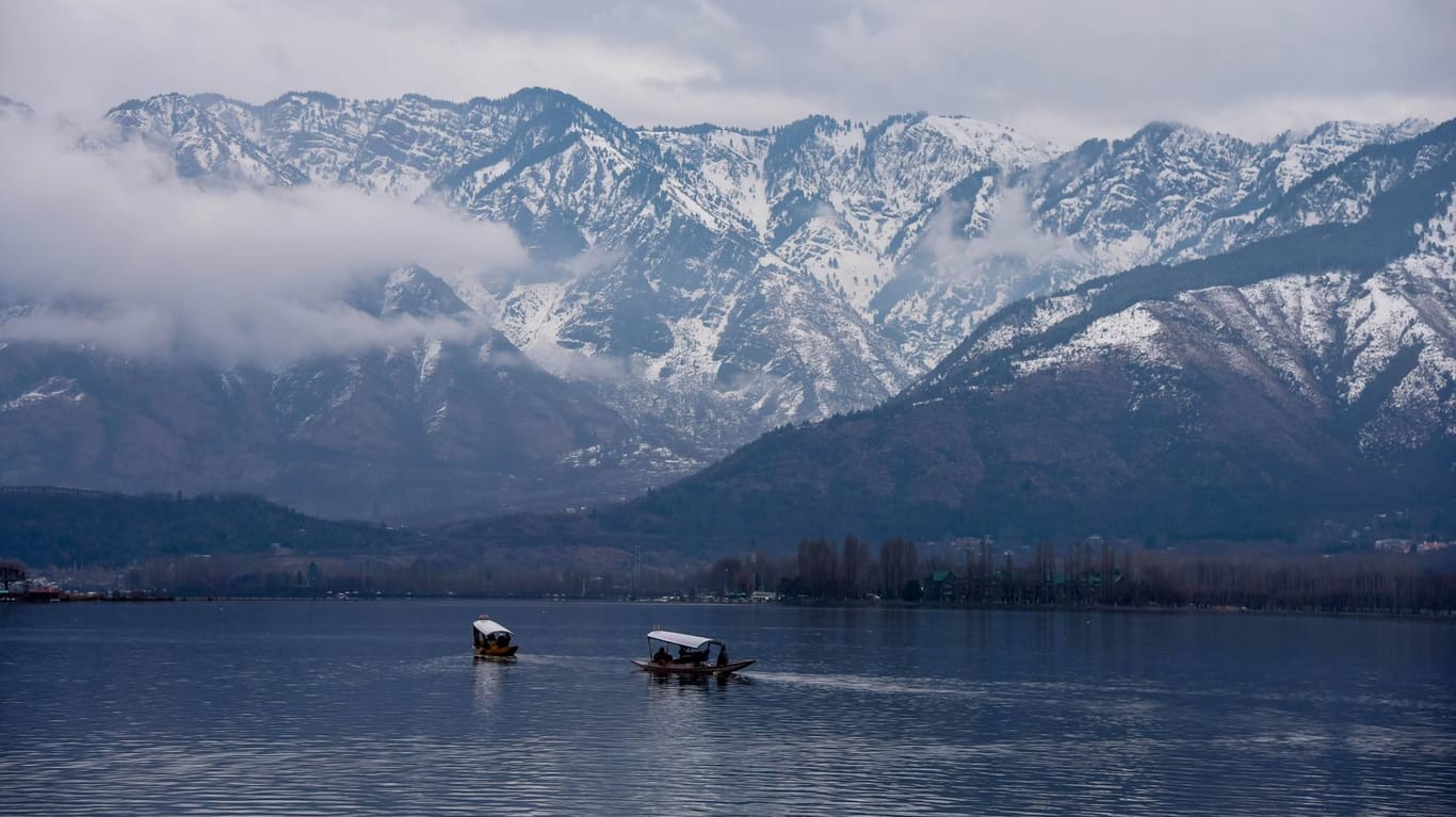 Eine Landschaftsaufnahme aus dem indischen Bundesstaat Jammu und Kaschmir: Die Region Kaschmir ist seit über 70 Jahren umkämpft. Aufgrund ihrer landschaftlichen Schönheit ist sie touristisch und somit wirtschaftlich interessant. Noch bedeutender ist für die Konfliktparteien allerdings die strategische Lage.