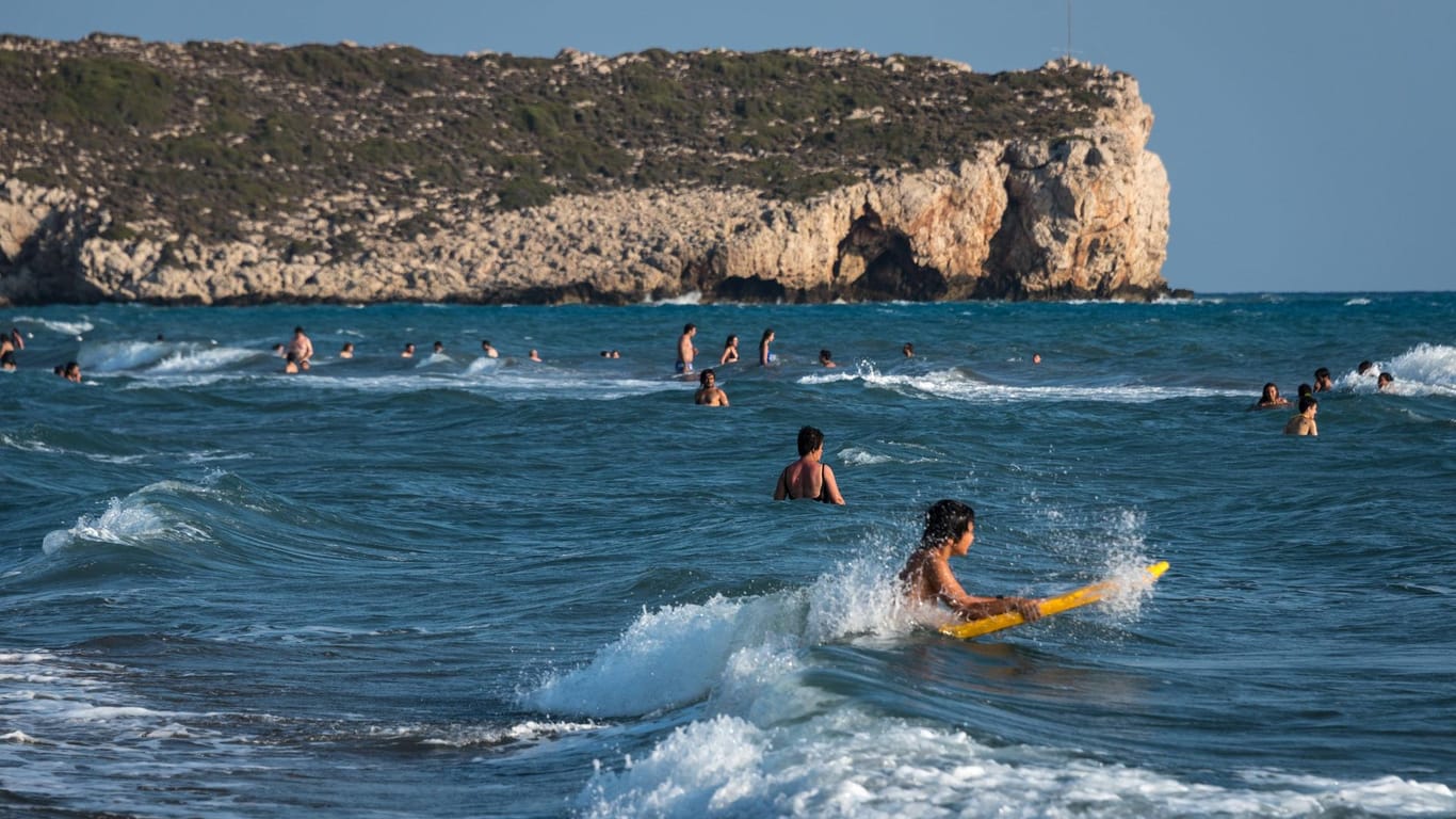 Urlauber im Mittelmeer: 2018 gaben die Bundesbürger 95,6 Milliarden Euro für Reisen aus.