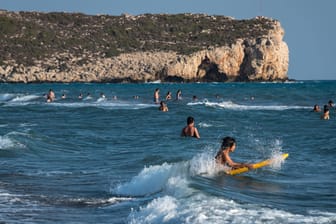 Urlauber im Mittelmeer: 2018 gaben die Bundesbürger 95,6 Milliarden Euro für Reisen aus.