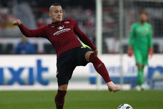 Nürnbergs Adam Zrelak hat sich einen Kreuzbandriss zugezogen.