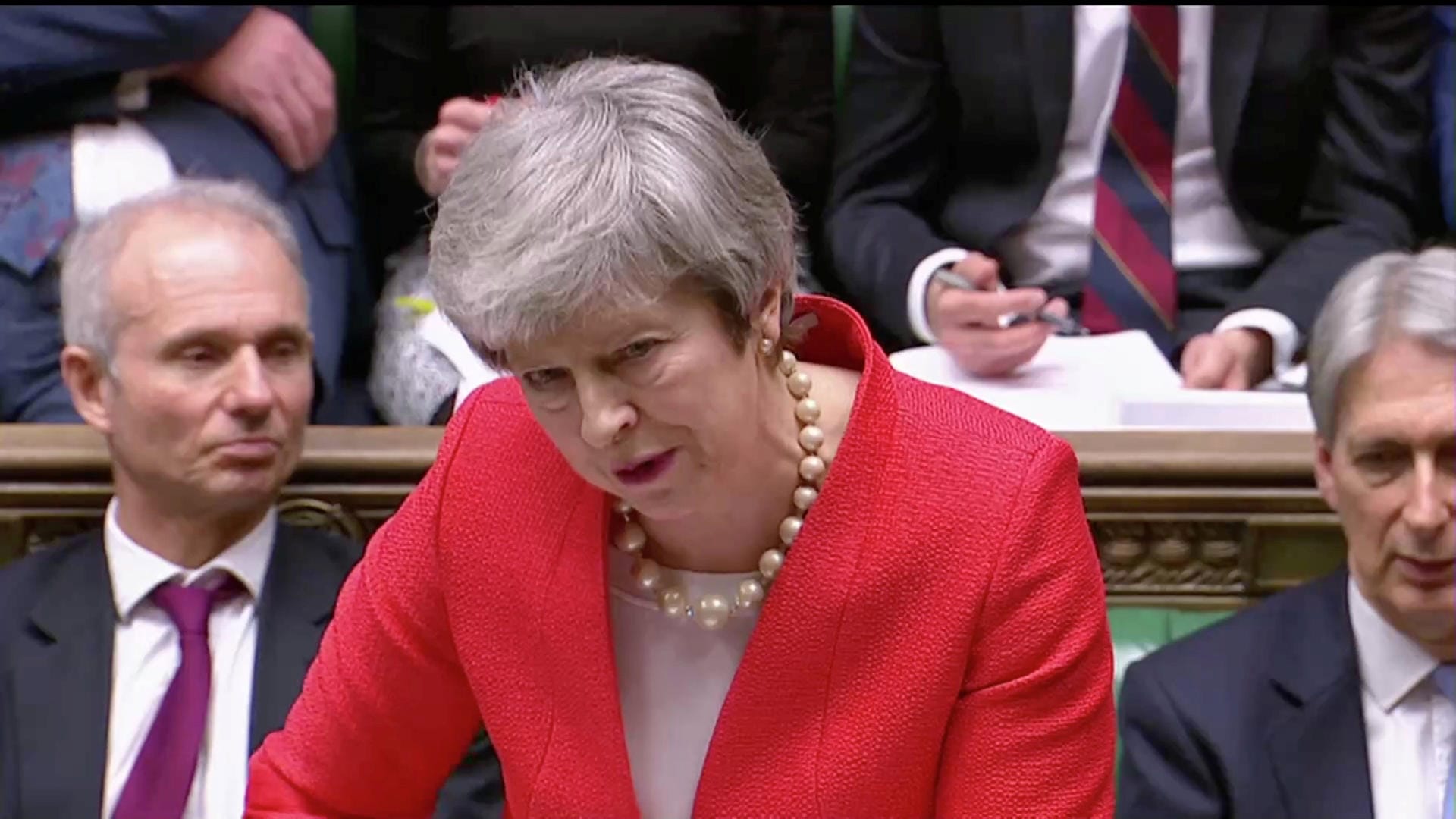 Theresa May im Parlament: Die Abgeordneten setzen sie unter Druck.