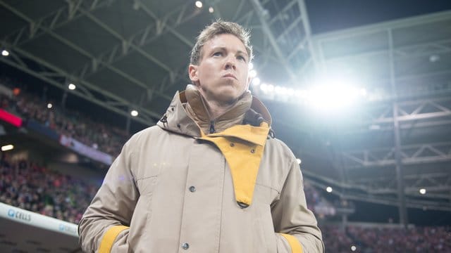 Hoffenheims Coach Julian Nagelsmann hat seine ganz eigene Meinung zum Thema Handspiel. Hoffenheims Coach Julian Nagelsmann hat seine ganz eigene Meinung zum Thema Handspiel.