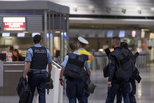 Polizeiübung am Flughafen Frankfurt