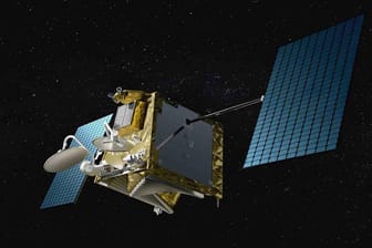 Eine undatierte Computergrafik eines OneWeb-Satelliten im Weltall: Die ersten sechs OneWeb-Satelliten für weltweites Internet sind an Bord einer Sojus-Rakete ins All gestartet.
