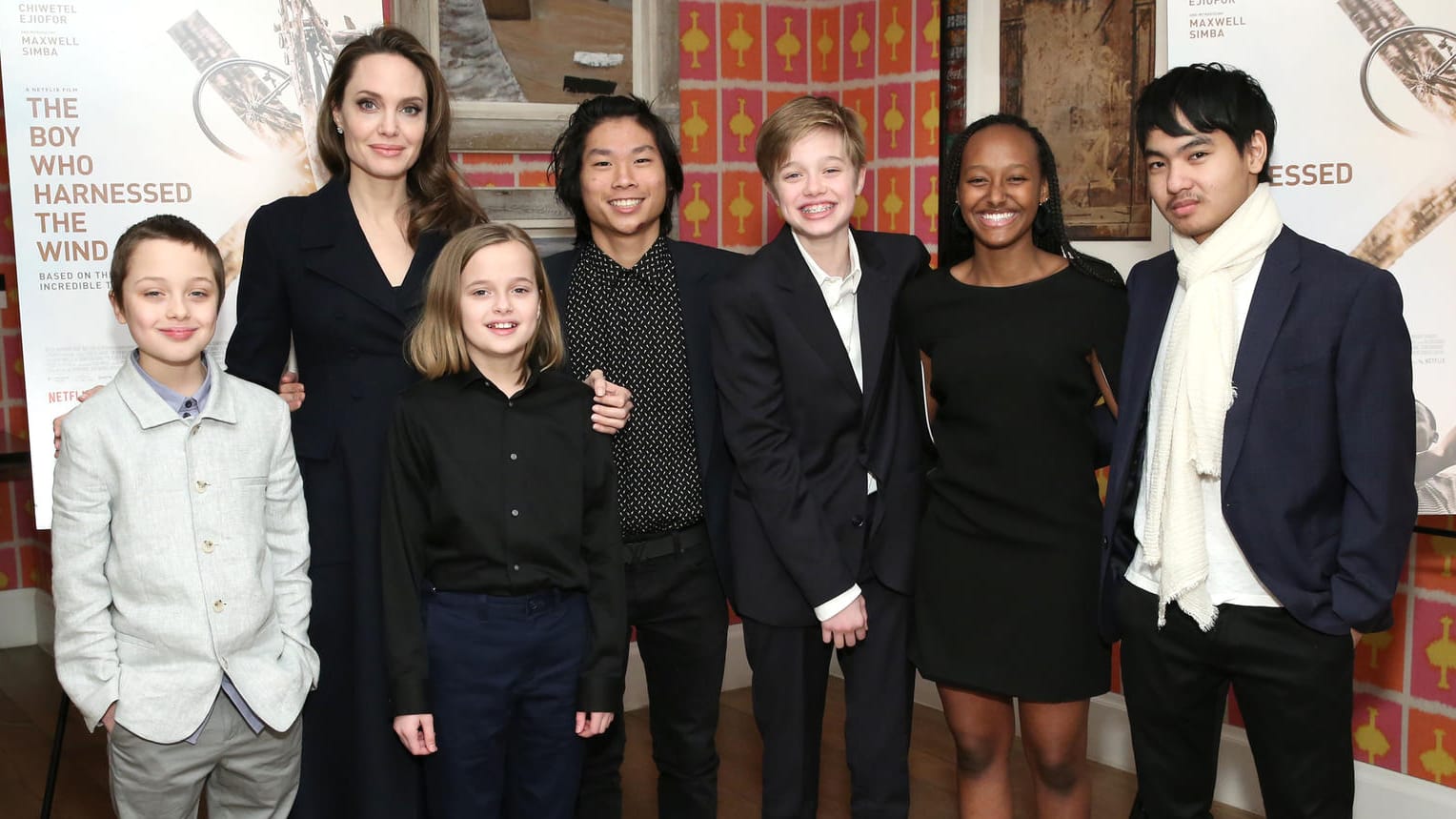 Angelina Jolie mit ihren Kindern Knox, Vivienne, Pax, Shiloh, Zahara und Maddox.