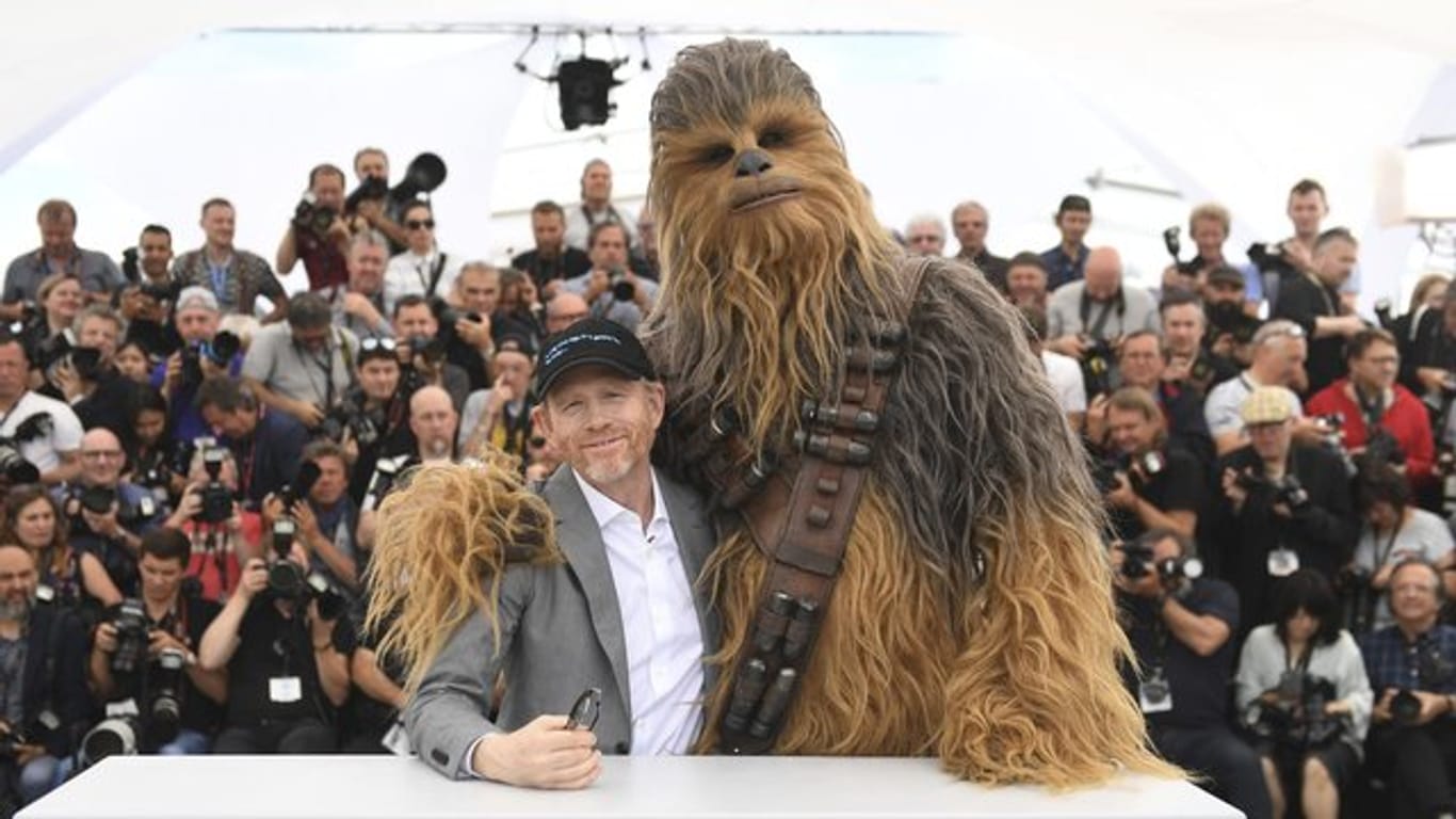 Ron Howard stellt mit Chewbacca seinen Film "Solo: A Star Wars Story" in Cannes vor.