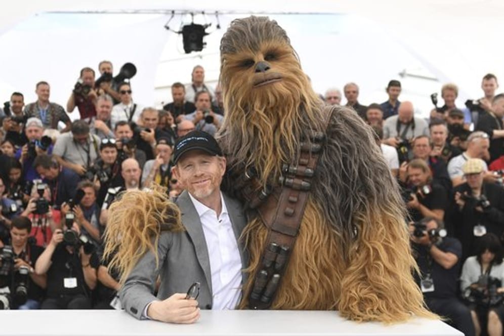 Ron Howard stellt mit Chewbacca seinen Film "Solo: A Star Wars Story" in Cannes vor.