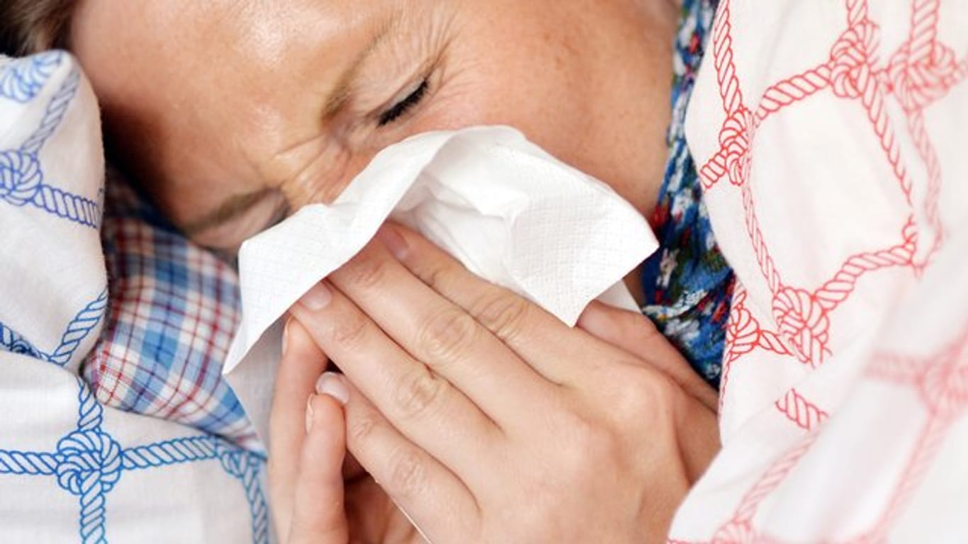 Die Zahl der Grippepatienten ebbt noch nicht ab.