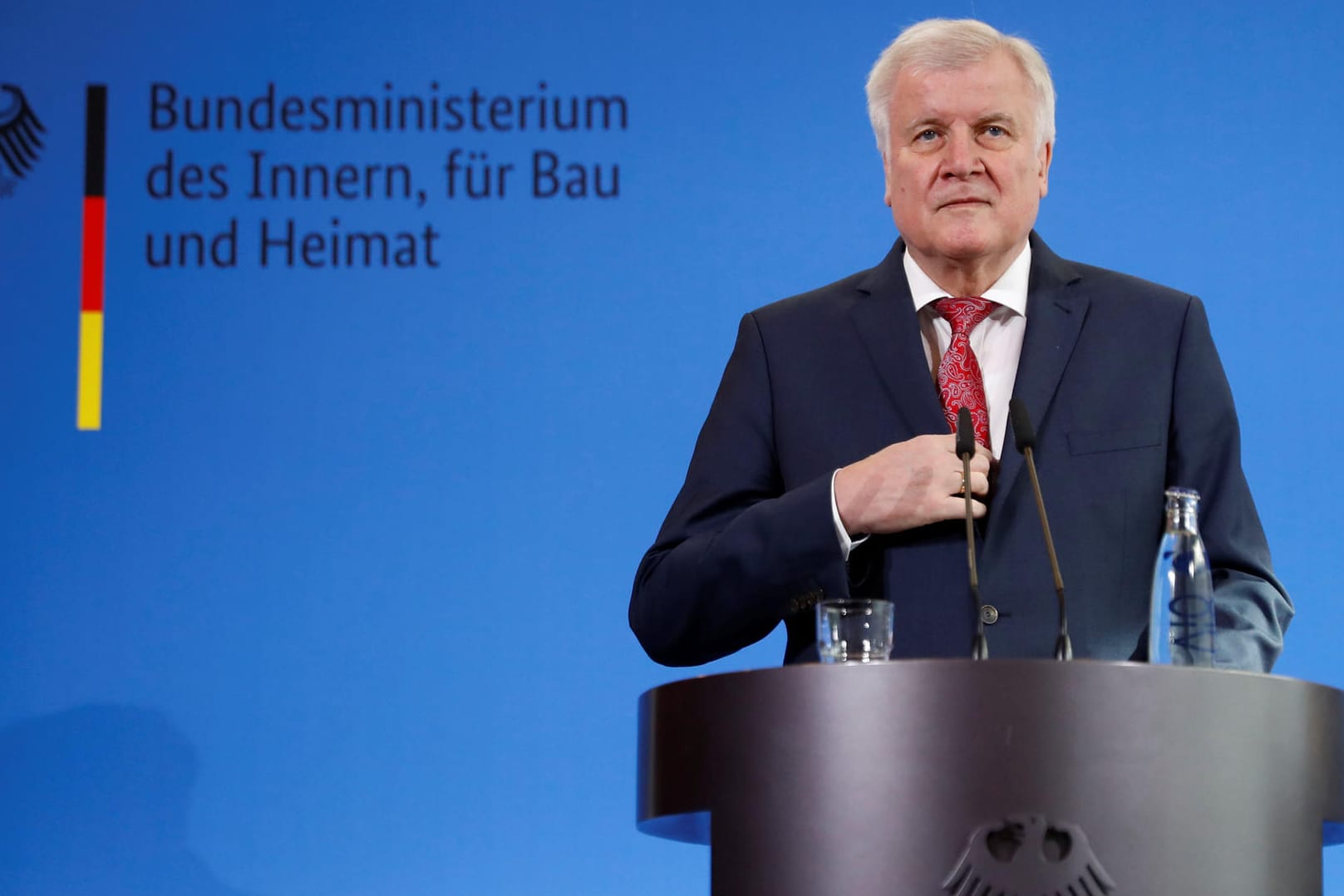 Innenminister Horst Seehofer: Die Behörden kennen den Aufenthaltsort des möglichen Helfers Bilel A., der abgeschoben wurde, nicht.