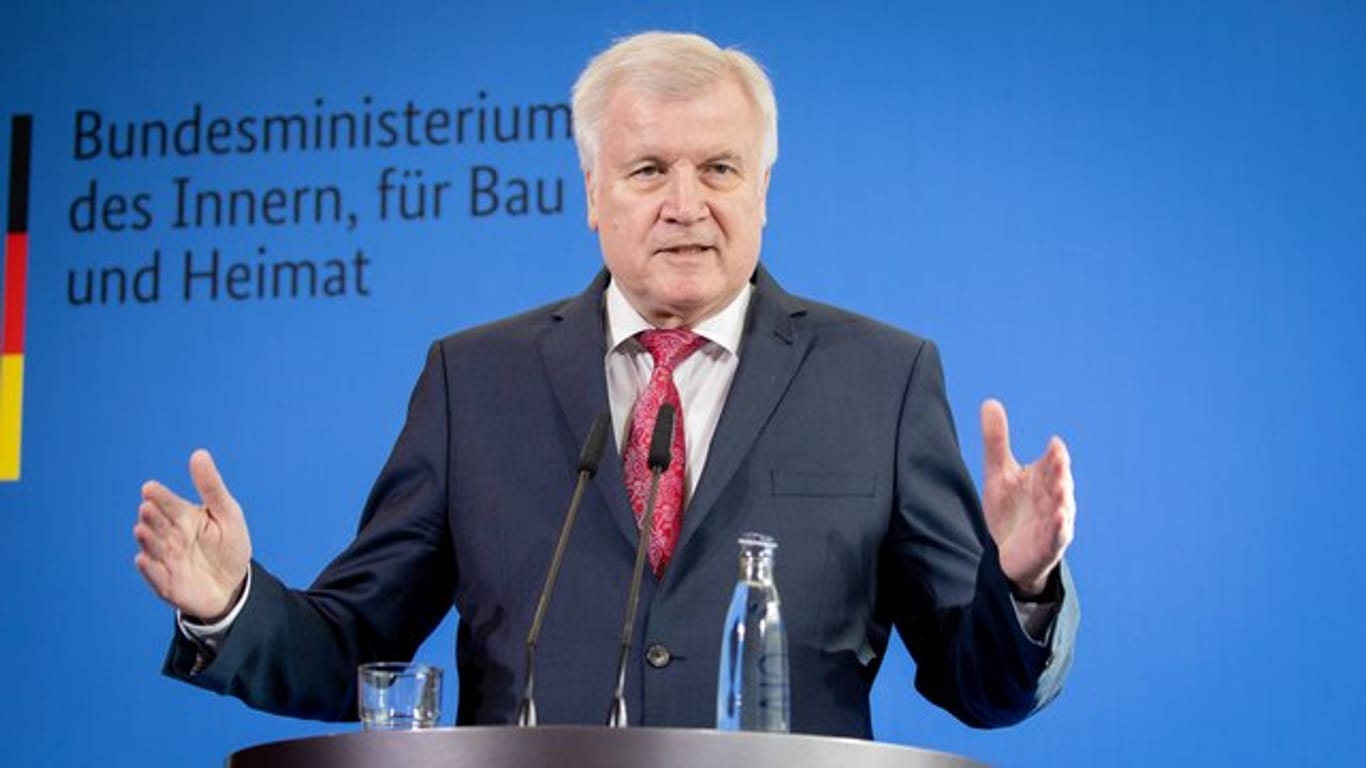 Innenminister Seehofer äußert sich in Berlin zu den jüngsten Berichten über den Anschlag auf den Breitscheidplatz.
