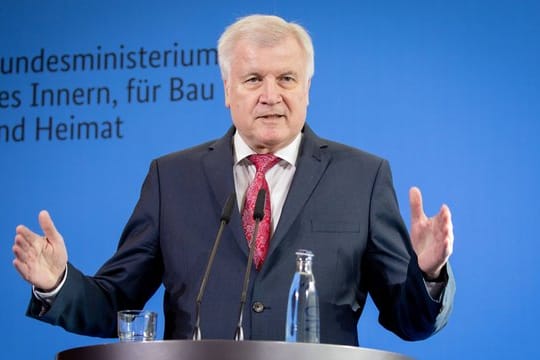 Innenminister Seehofer äußert sich in Berlin zu den jüngsten Berichten über den Anschlag auf den Breitscheidplatz.