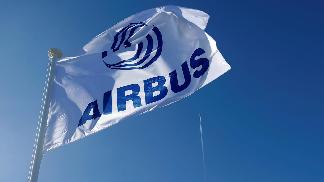 Airbus Flagge: Das Unternehmen will nicht-deutsche Bauteile aus seinen Flugzeugen entfernen.
